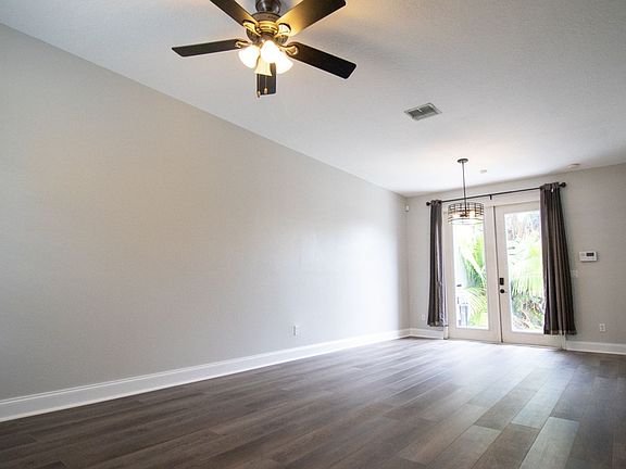 4th image of 14346 Clarkson Dr
