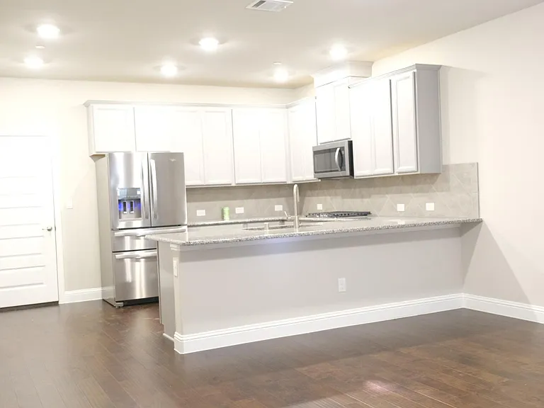 332 Blackthorne Dr — Photo 5