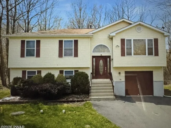 825 Clearview Dr, Long Pond, PA 18334