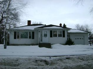 2524 4th Ave N, Grand Forks, ND 58203