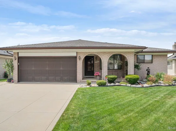 35803 Rainbow Dr, Sterling Heights, MI 48312