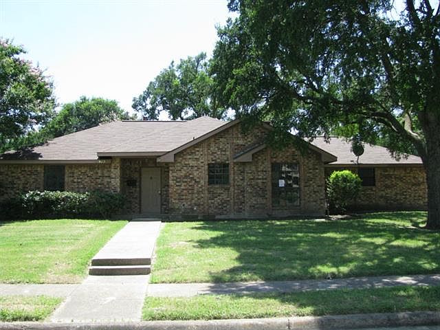 1st image of 913 Sara Dunn Dr