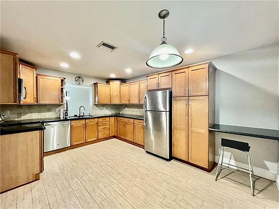 3rd image of 616 N Shore Dr