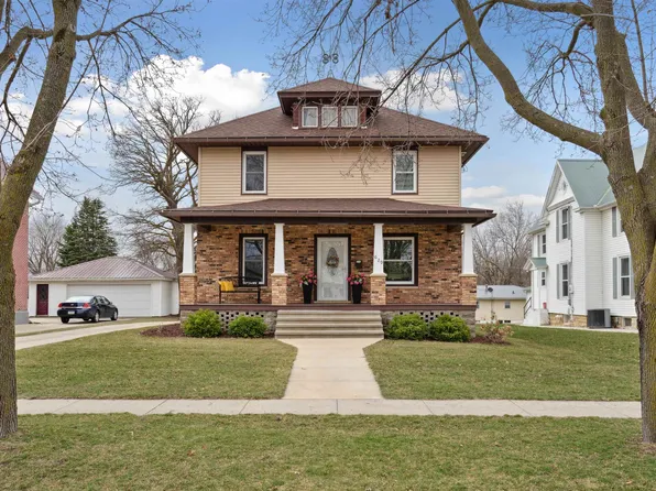629 1st Ave W, Dyersville, IA 52040