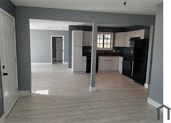 3rd image of 3007 Charriton Dr