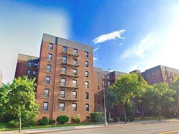 4th image of 112-30 Northern Blvd APT 2E
