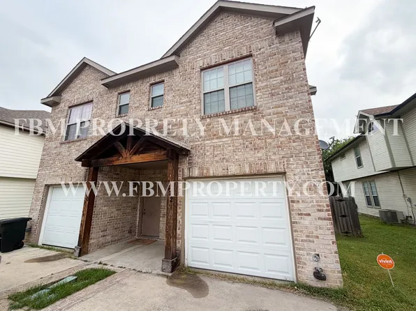 472 Pecan Hollow St, Ennis, TX 75119
