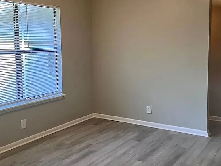 3161 Ridge Ave — Photo 6
