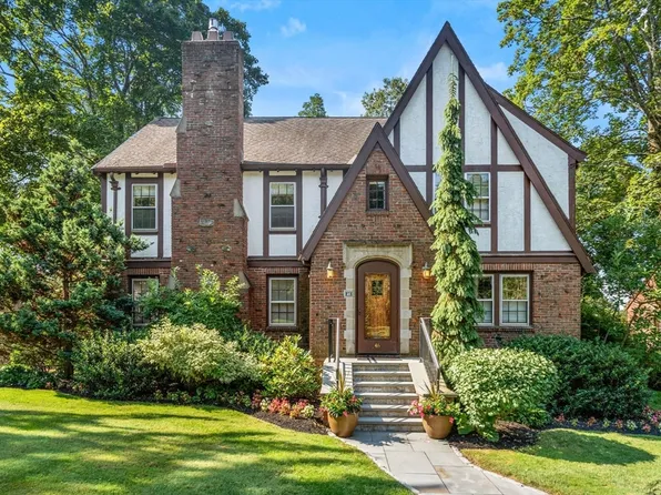46 Ellis Rd, Newton, MA 02465