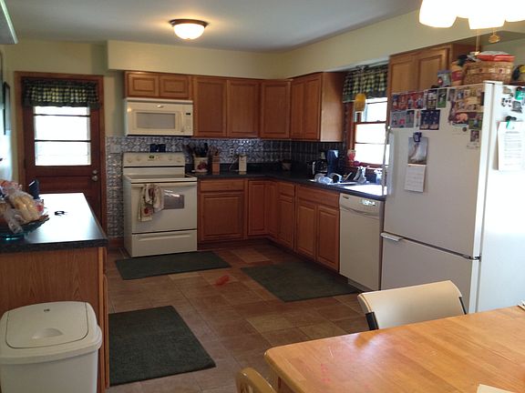 3rd image of 12 Dogwood Ln