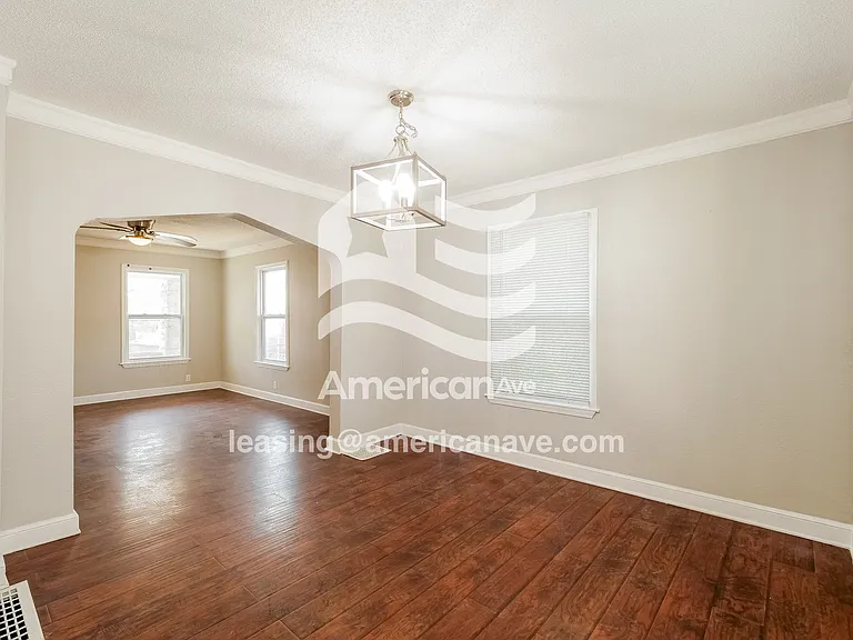 988396_005_dining_room_13661324.jpg