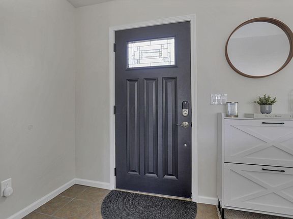 4th image of 2284 Breeze Hill Dr