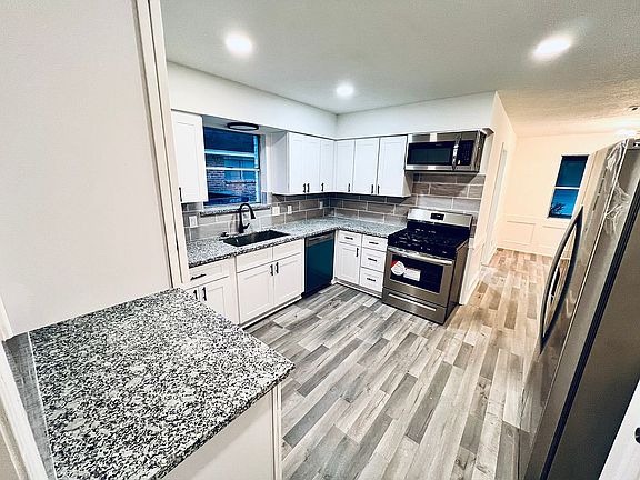 4th image of 5010 Foxdale Dr