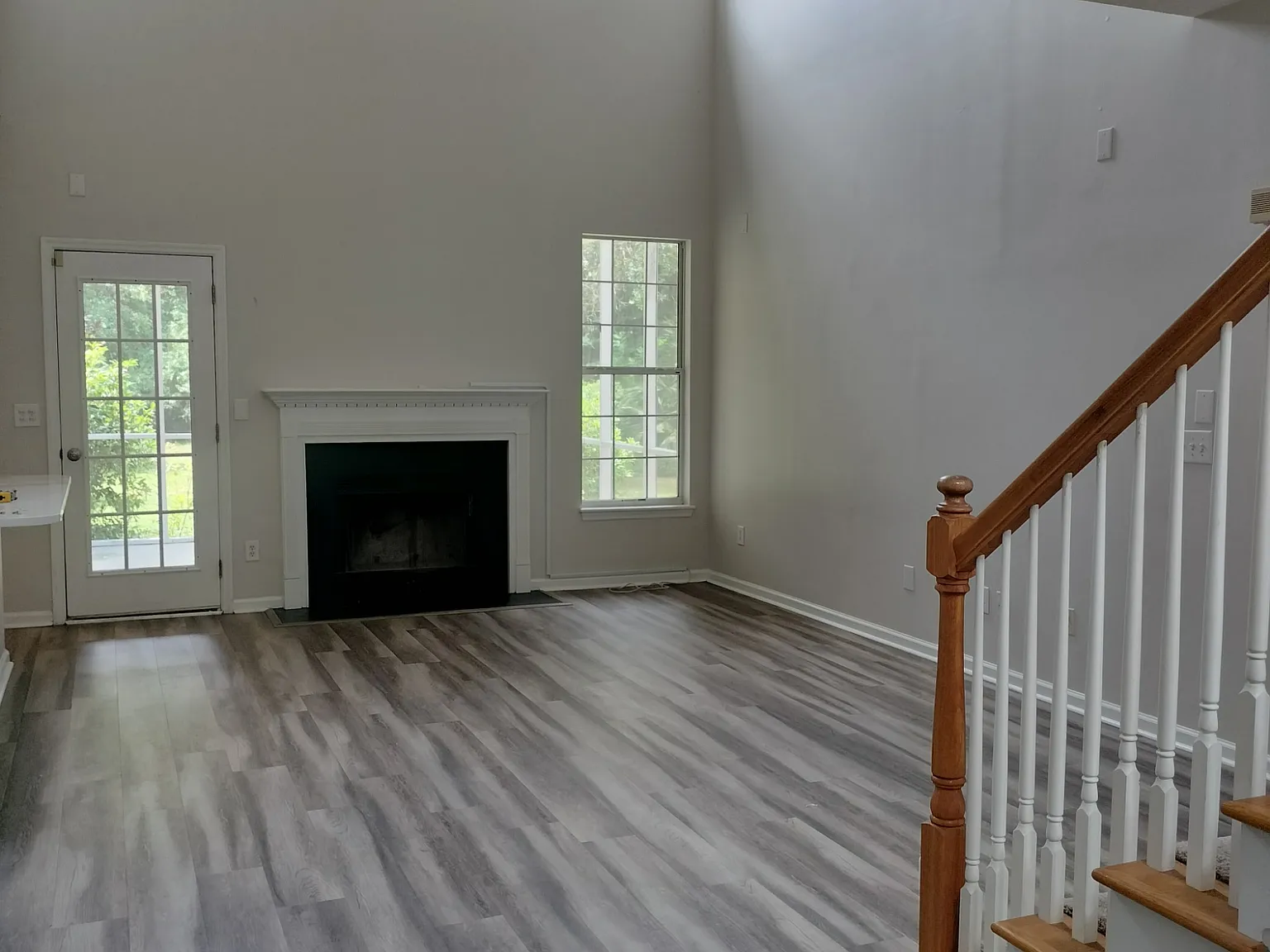 4 bed, 2.5 bath, 2400 sqft, $4,850 — Photo 2