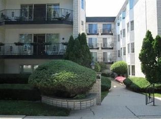 701 Ridge Rd APT 1A, Wilmette, IL 60091
