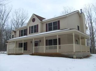 503 Bobcat Ct, Bushkill, PA 18324