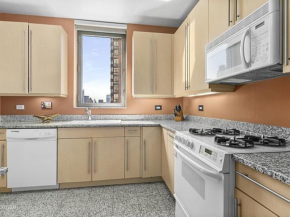 3rd image of 2 Columbus Ave APT 24C