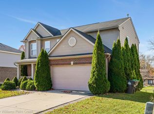 10238 Island Lake Dr, Taylor, MI 48180