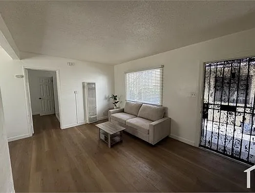 8219 S Western Ave #1 — Photo 3