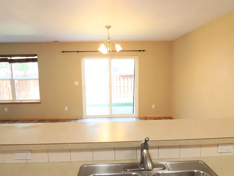 2807 SW Indian Cir — Photo 8