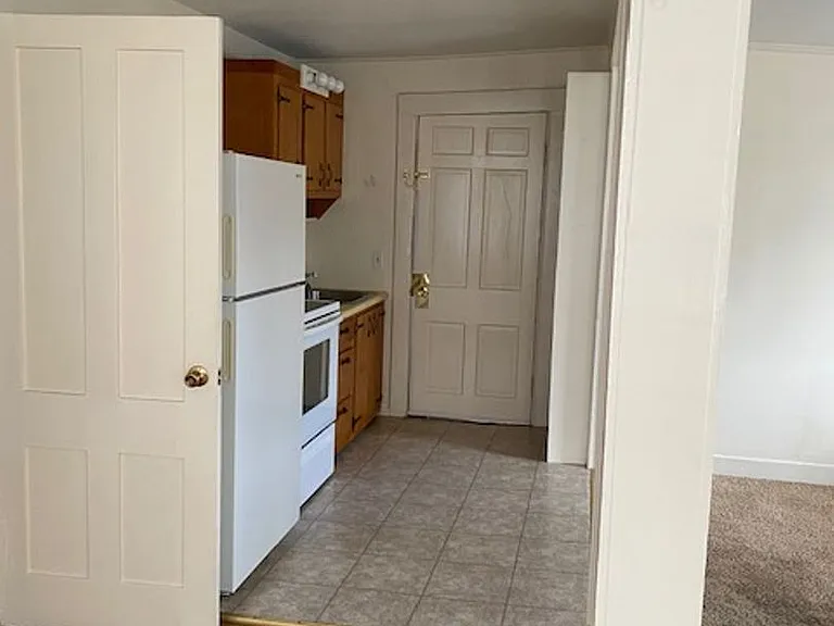 38 Railroad St — Photo 9