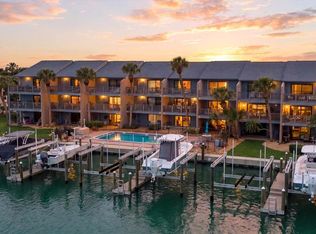 11835 3rd St E, Treasure Island, FL 33706