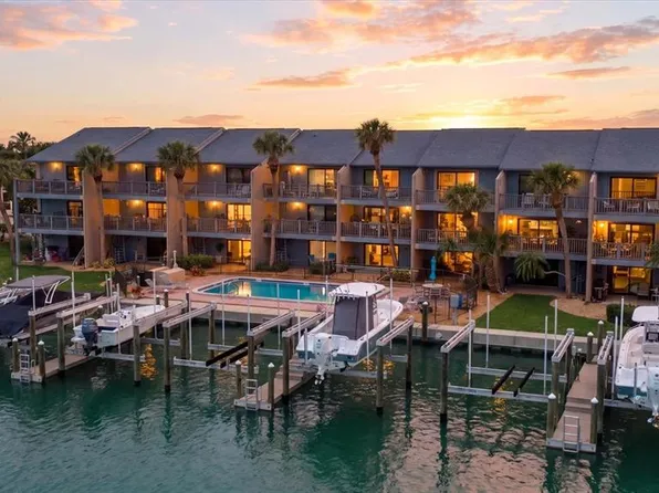 11835 3rd St E, Treasure Island, FL 33706