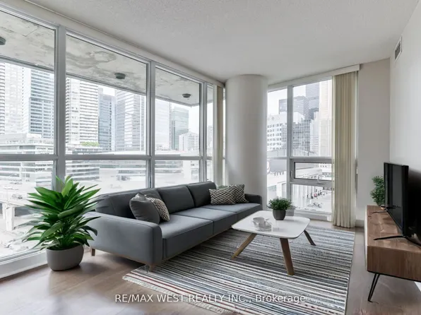 33 Bay St #903, Toronto, ON M5J 2Z3