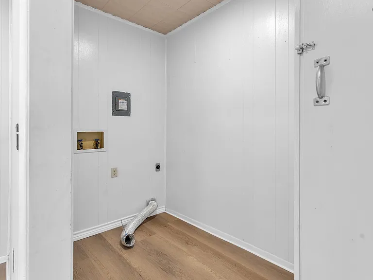 200 Linden St — Photo 27