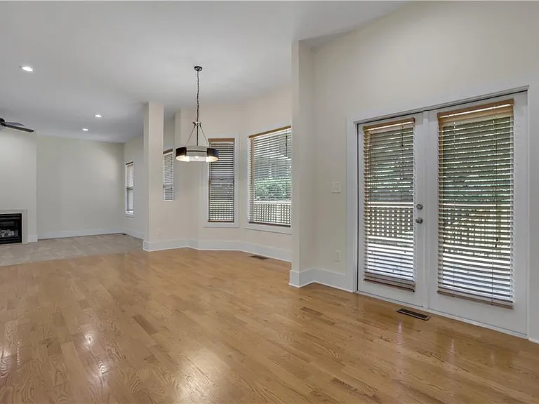3228 Silver Lake Dr NE — Photo 15