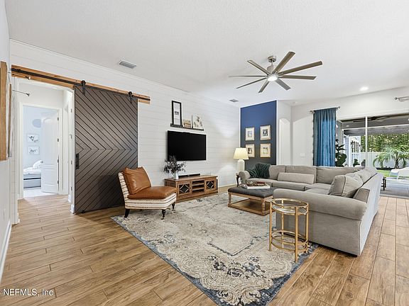 4th image of 134 BUCKTAIL Avenue