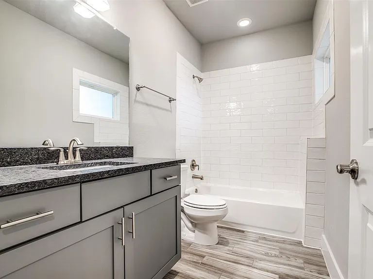 412 W 28th St #B — Photo 28