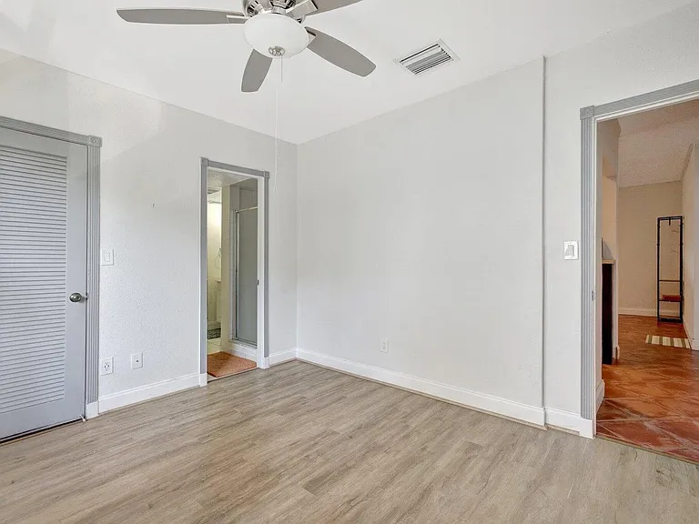 2400 NE 33rd Ave #211 — Photo 24