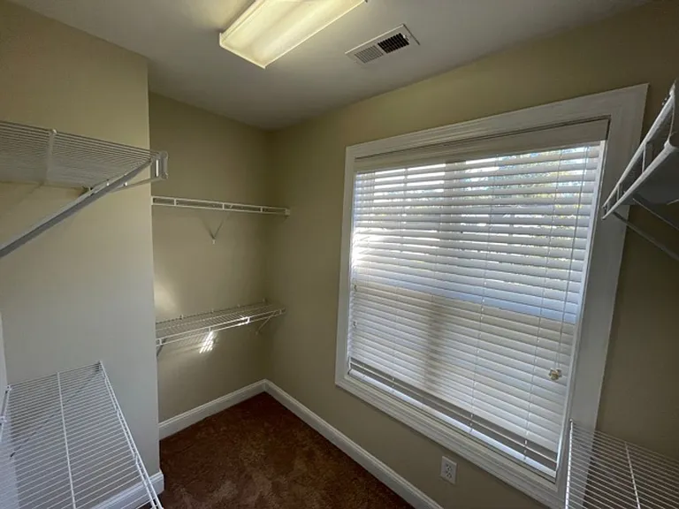 433 Holly Thorn Trce — Photo 29