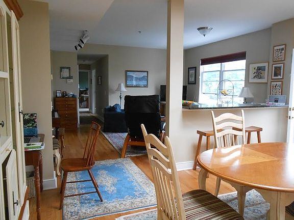 5th image of 73 Railroad Pl APT 402
