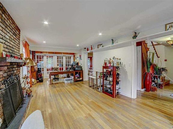 3rd image of 196-15 McLaughlin Ave