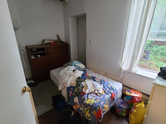 5th image of 70 Carroll St #1