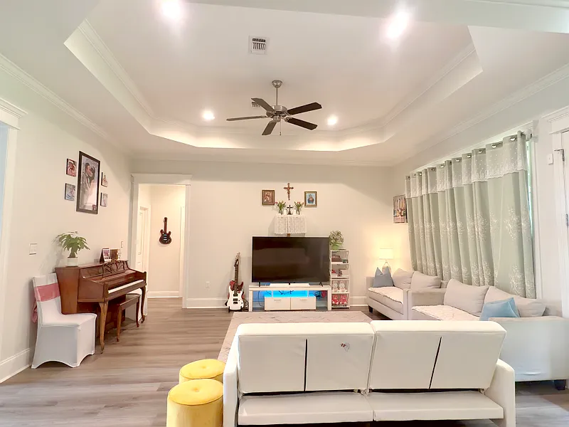 4 bed, 2172 sqft, $2,800 — Photo 4