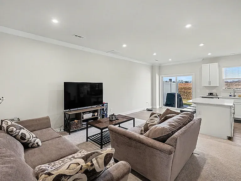 1145 Riverbrook Dr — Photo 4