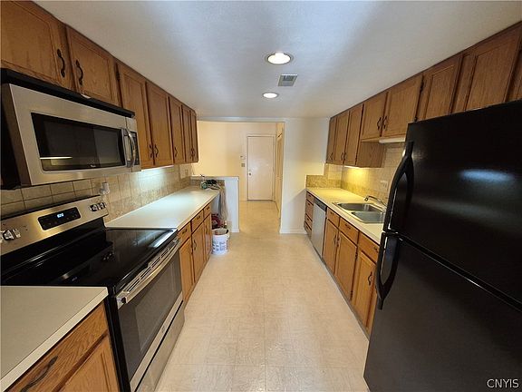 3rd image of 489 Summerhaven Dr N