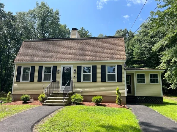 78 Scribner Rd, Tyngsboro, MA 01879
