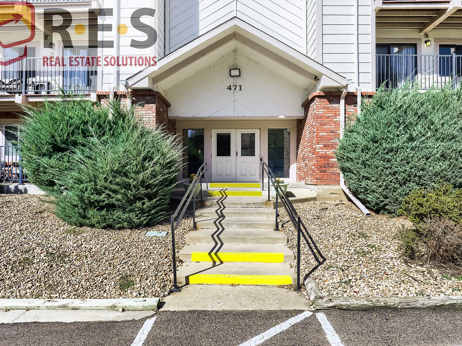 2 bed, 984 sqft, $1,678 — Photo 1