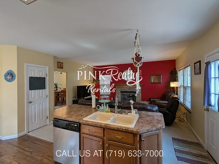 8560 Avens Cir — Photo 35