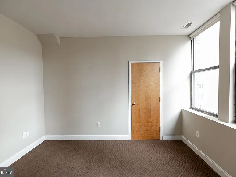 220-2 S 16th St #402 — Photo 33