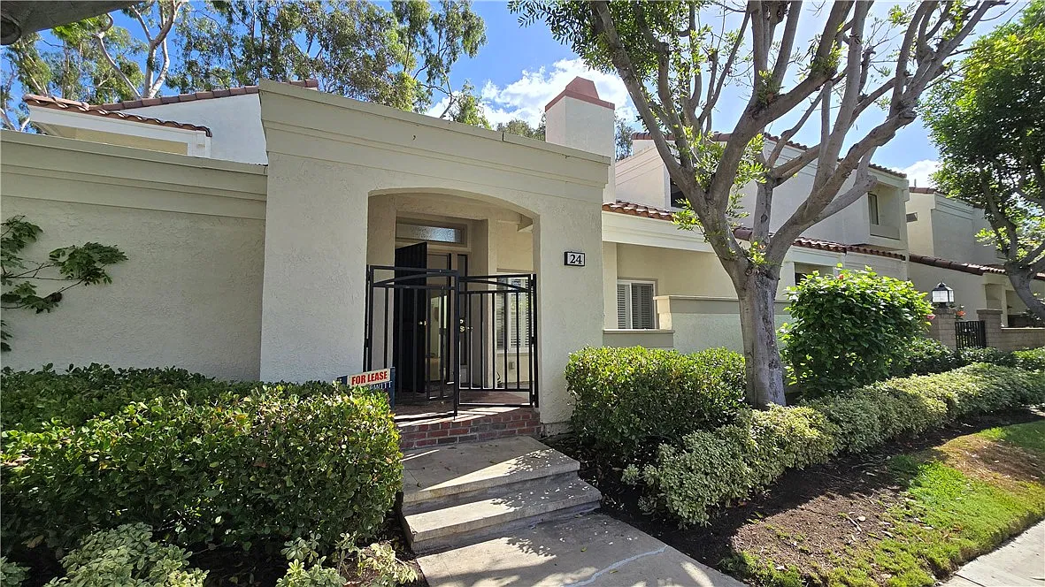 1 bed, 1.5 bath, 1167 sqft, $3,200 — Photo 1