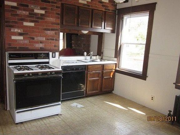 5th image of 161 Grosvenor Ave