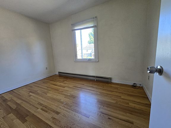 5th image of 103 N Winooski Ave #9