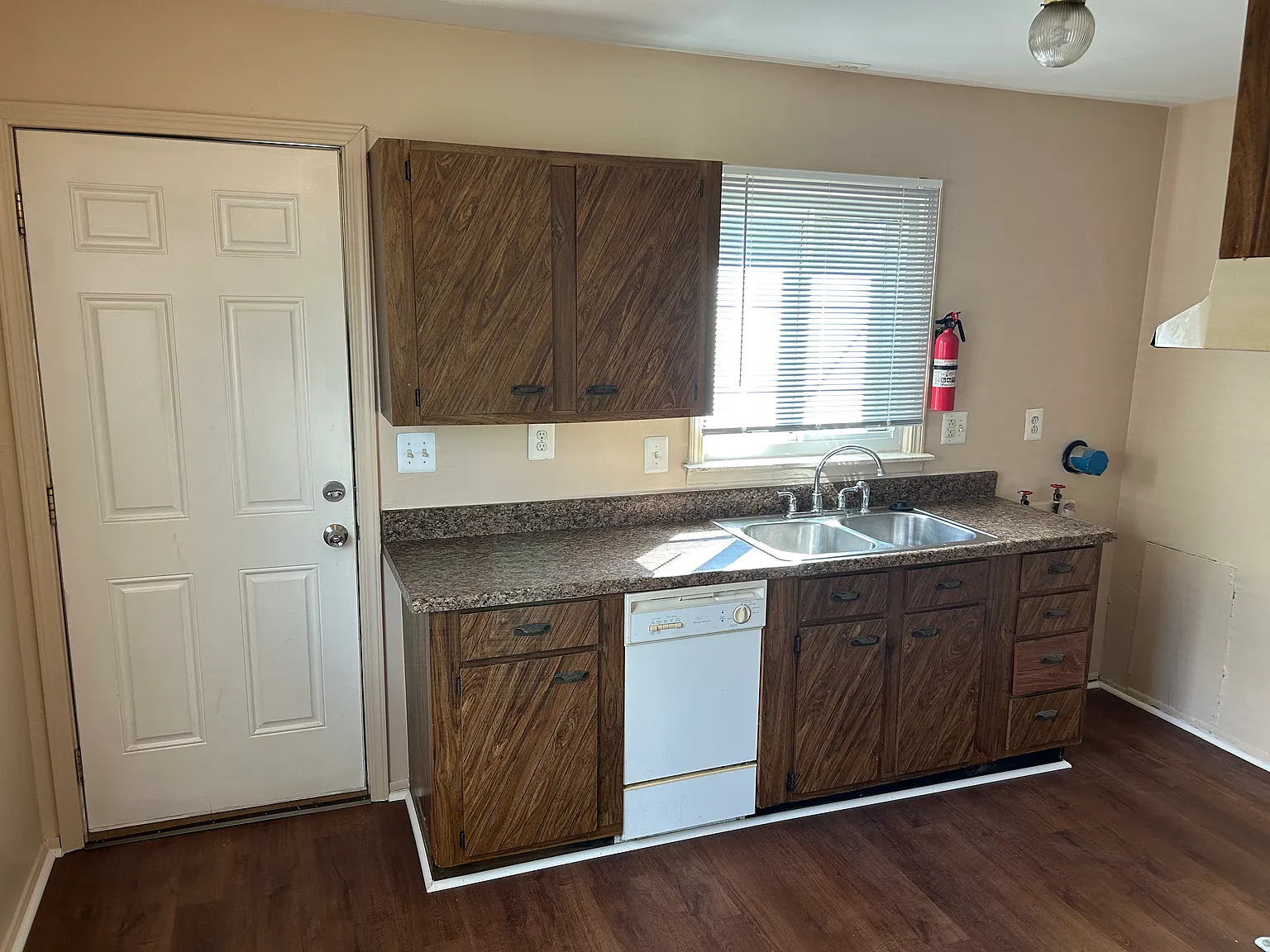 2 bed, 696 sqft, $1,200 — Photo 1