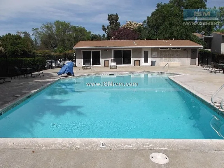 Menlo Pointe — Photo 30