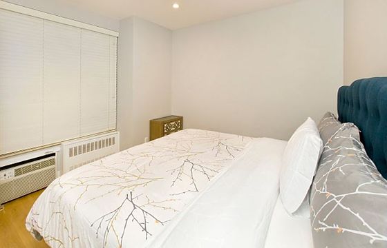 5th image of 114 E 40th St APT 7B